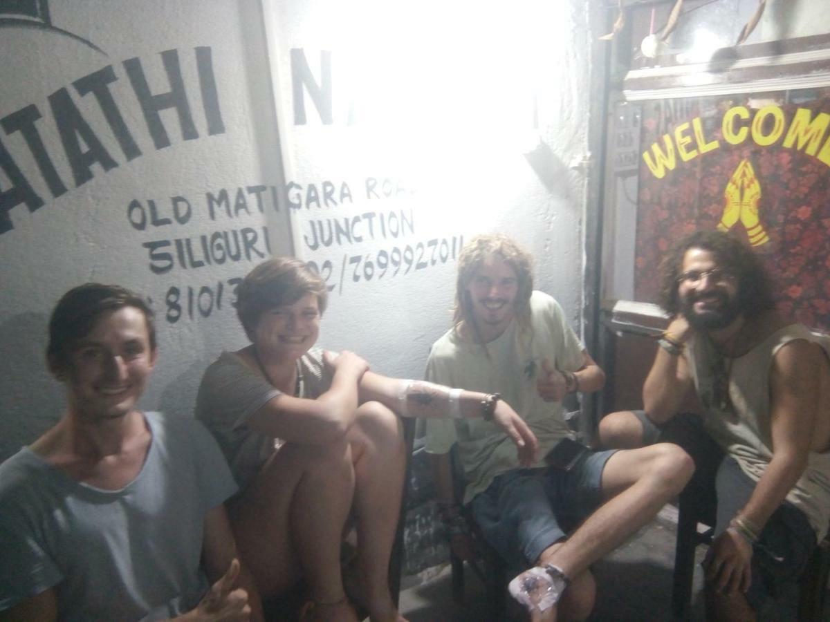 Atathi Niwas Guest House For Backpackers And Travellers สิริกุรี ภายนอก รูปภาพ