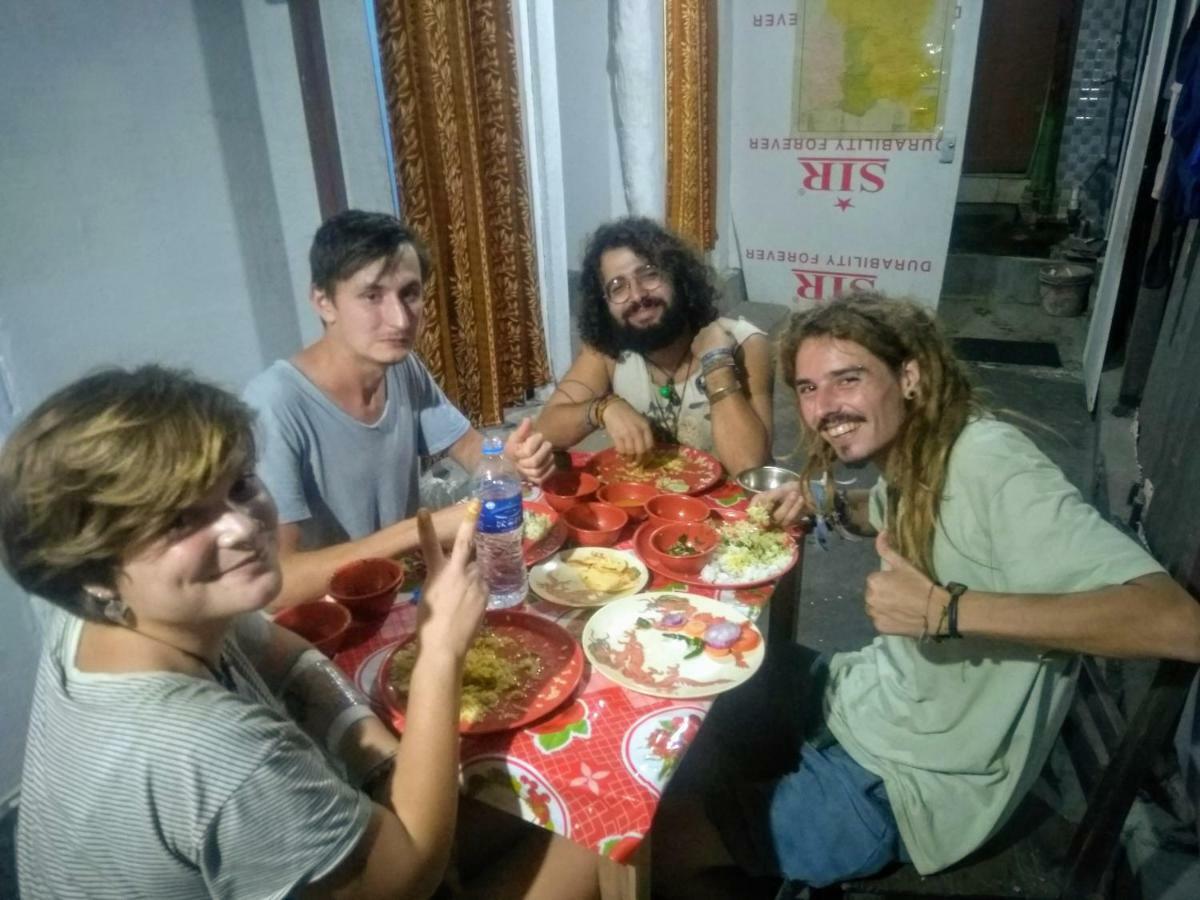 Atathi Niwas Guest House For Backpackers And Travellers สิริกุรี ภายนอก รูปภาพ